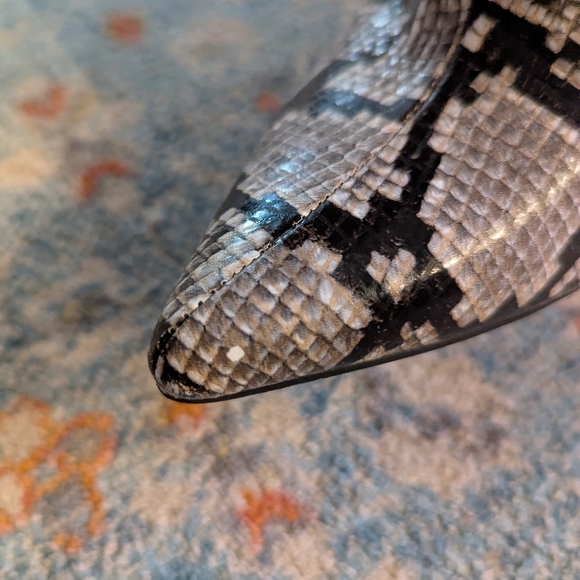 Jeffrey Campbell Women's 8 Raven Snakeskin Heeled Booties Leather Gray Black - Picture 3 of 12